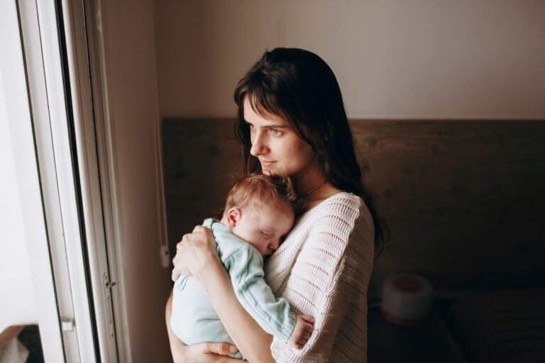 Ingenuity SimpleComfort vs Munchkin Bluetooth baby swing - parent review comparison - photo by Helena Lopes on Pexels