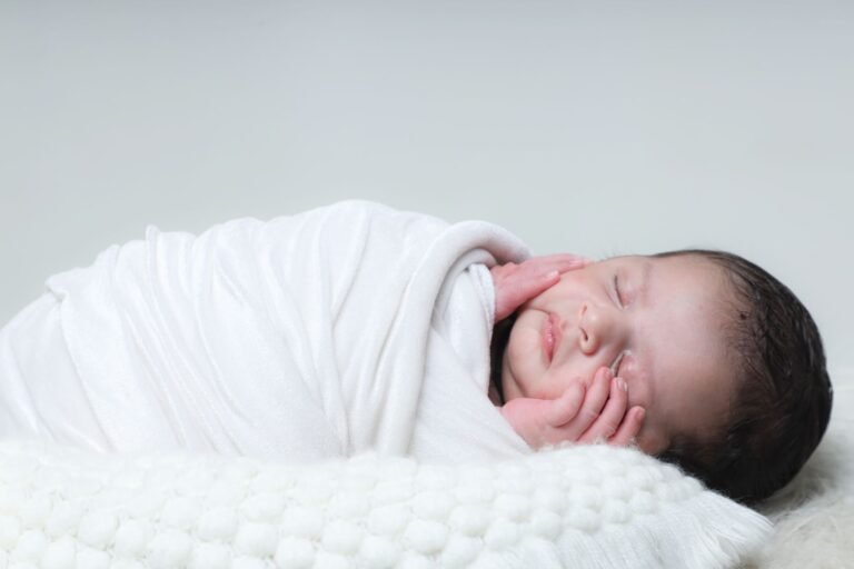 aden + anais Essentials Muslin Swaddle Blankets (4-Pack) parent review 2026 — photo by the Amritdev on Pexels