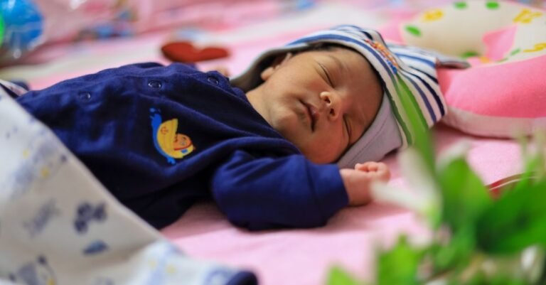 Newborn baby sleeping peacefully in a nursery — Dreamegg Vibe 1 vs Skip Hop Stroll & Go sound machine comparison